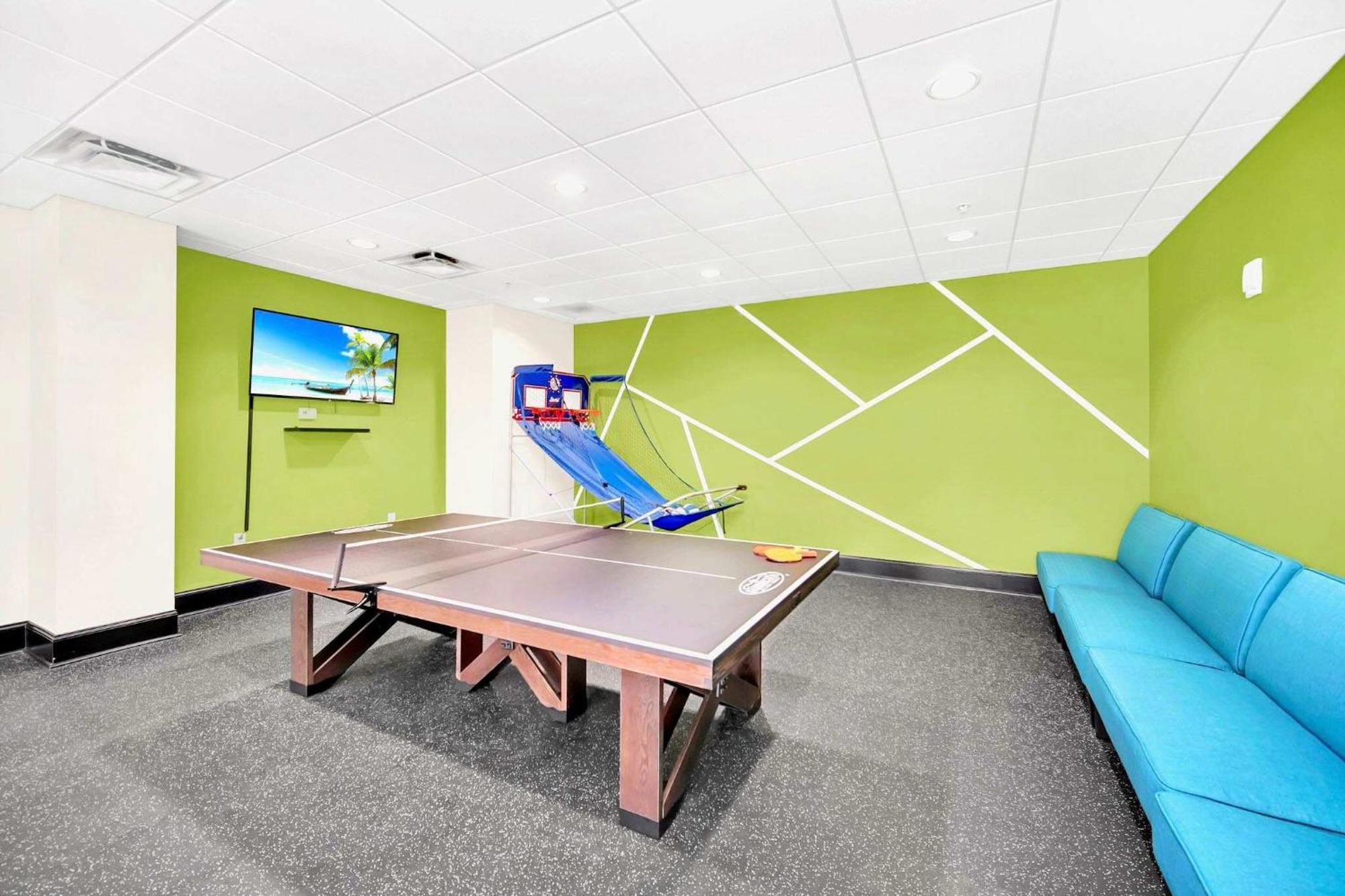 Upstay Modern 3br Getaway W Pool And Hot Tub Apartment
